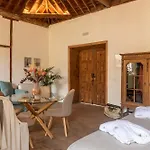 Hotel La Casa De La Camelia *