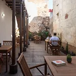 מלון La Casa De La Camelia *