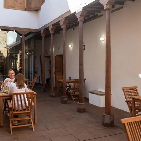 La Casa De La Camelia *