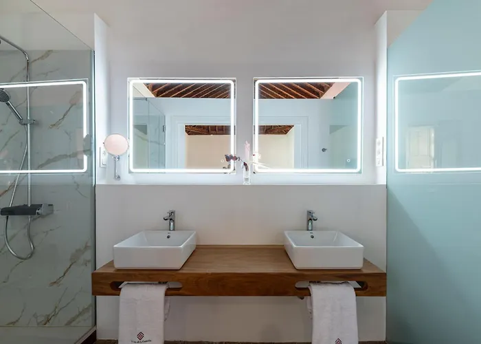 Hotel La Casa De La Camelia *