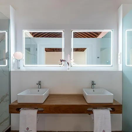 Otel La Casa De La Camelia *