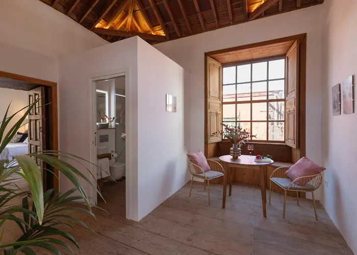 Hotel La Casa De La Camelia *